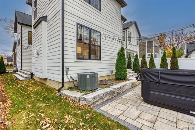 1989 Webster St - Photo 6 of 50