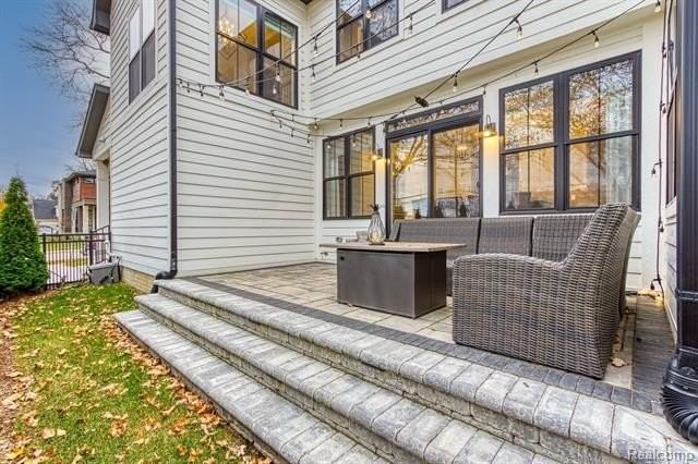 1989 Webster St - Photo 7 of 50