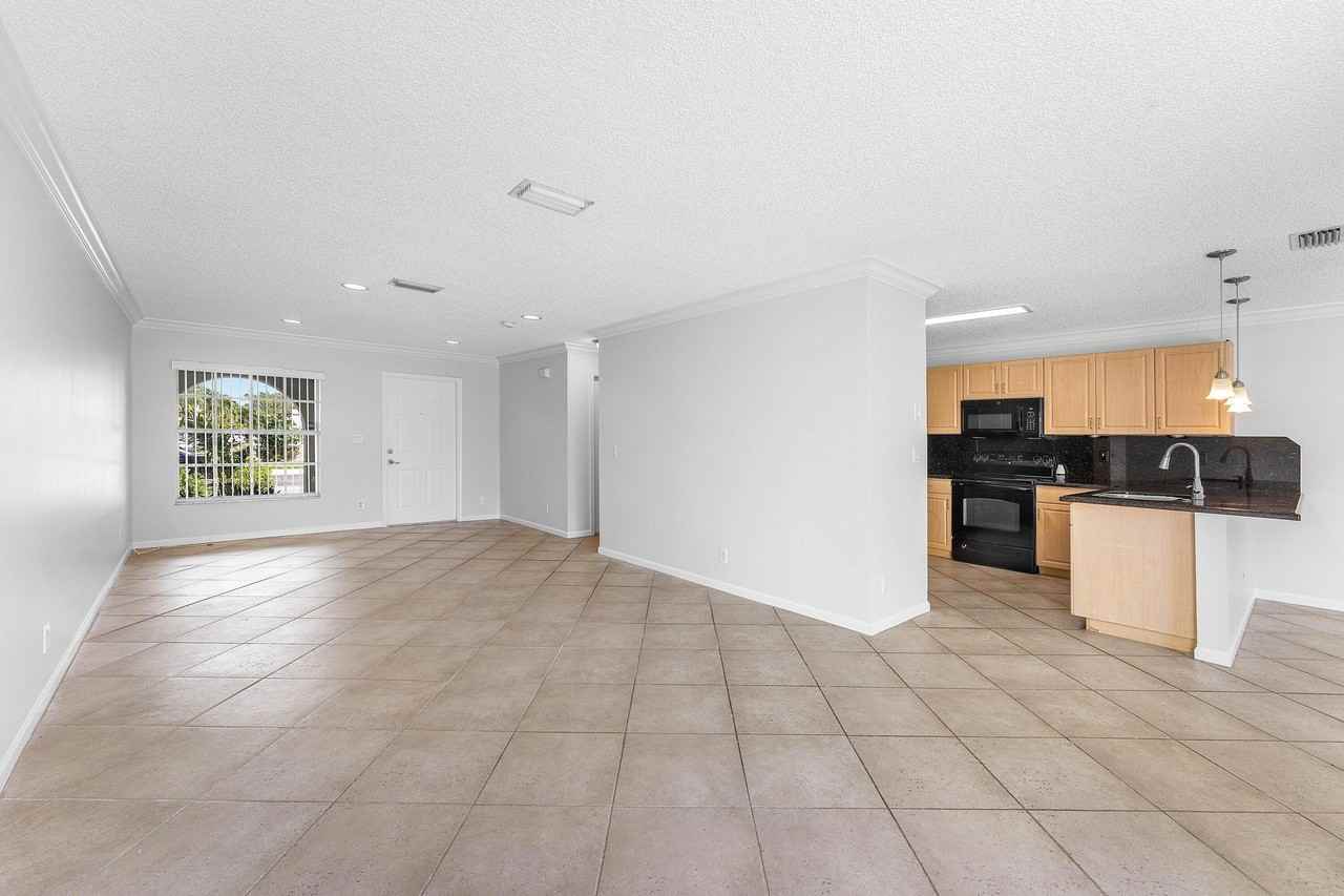 3256 Commodore Court - Photo 5 of 32