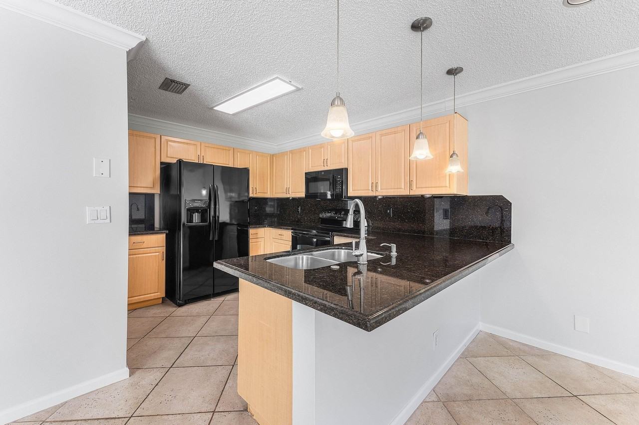 3256 Commodore Court - Photo 6 of 32