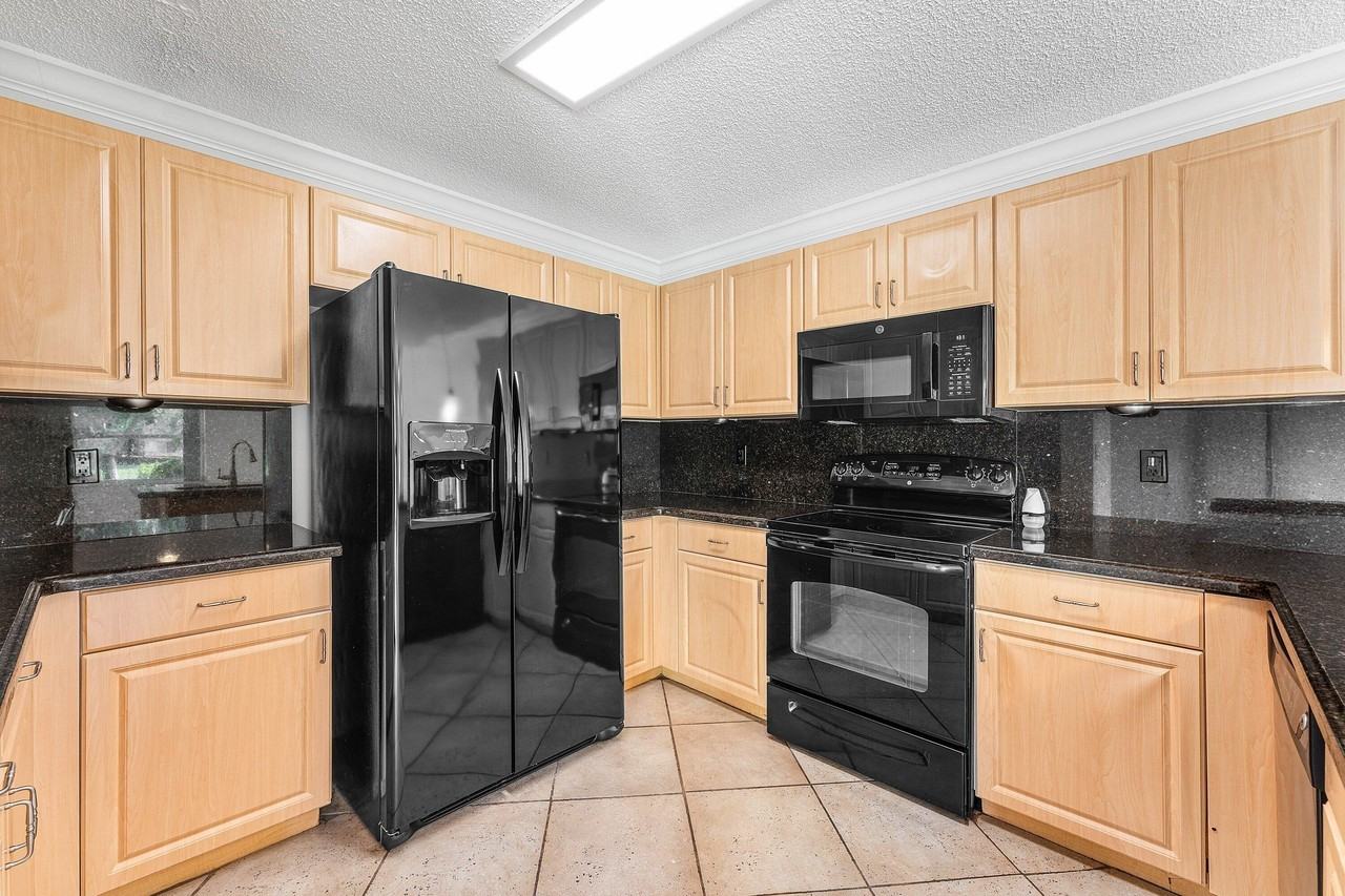 3256 Commodore Court - Photo 7 of 32