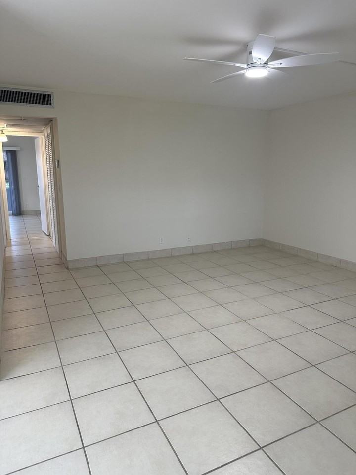 344 Brittany H - Photo 5 of 17