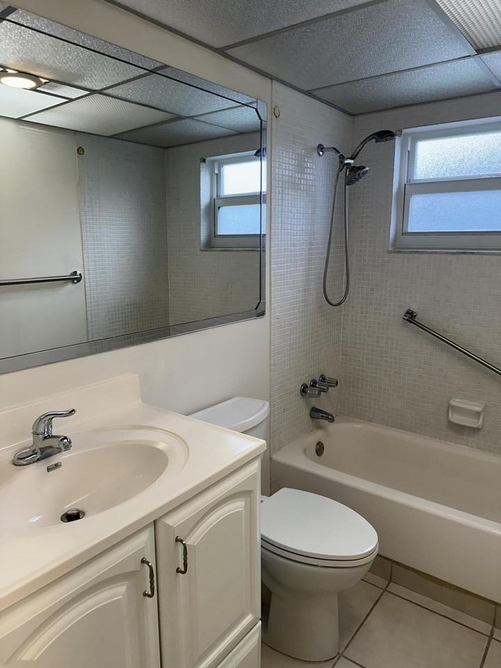 344 Brittany H - Photo 7 of 17