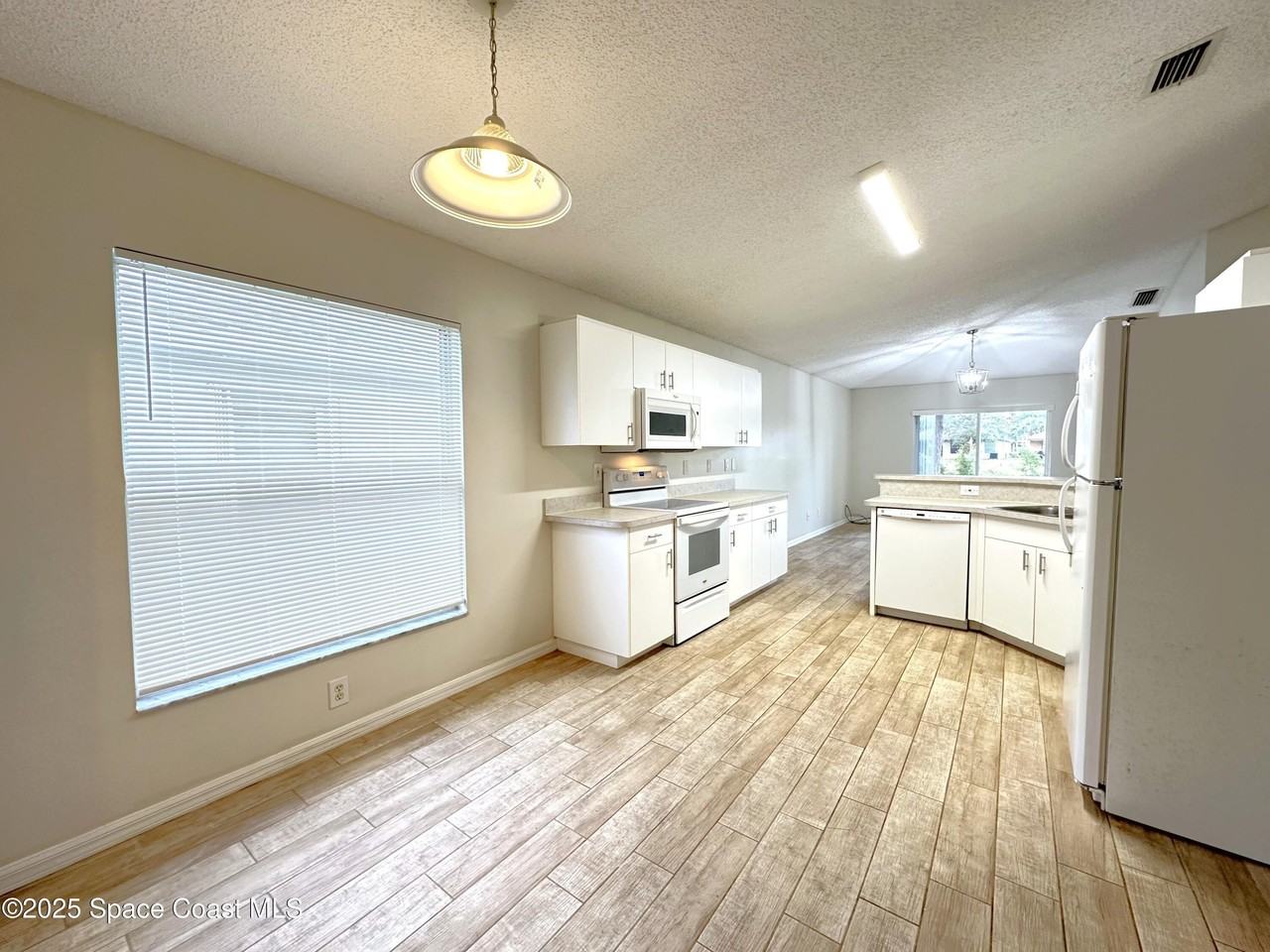 670 Benton Drive - Photo 4 of 21