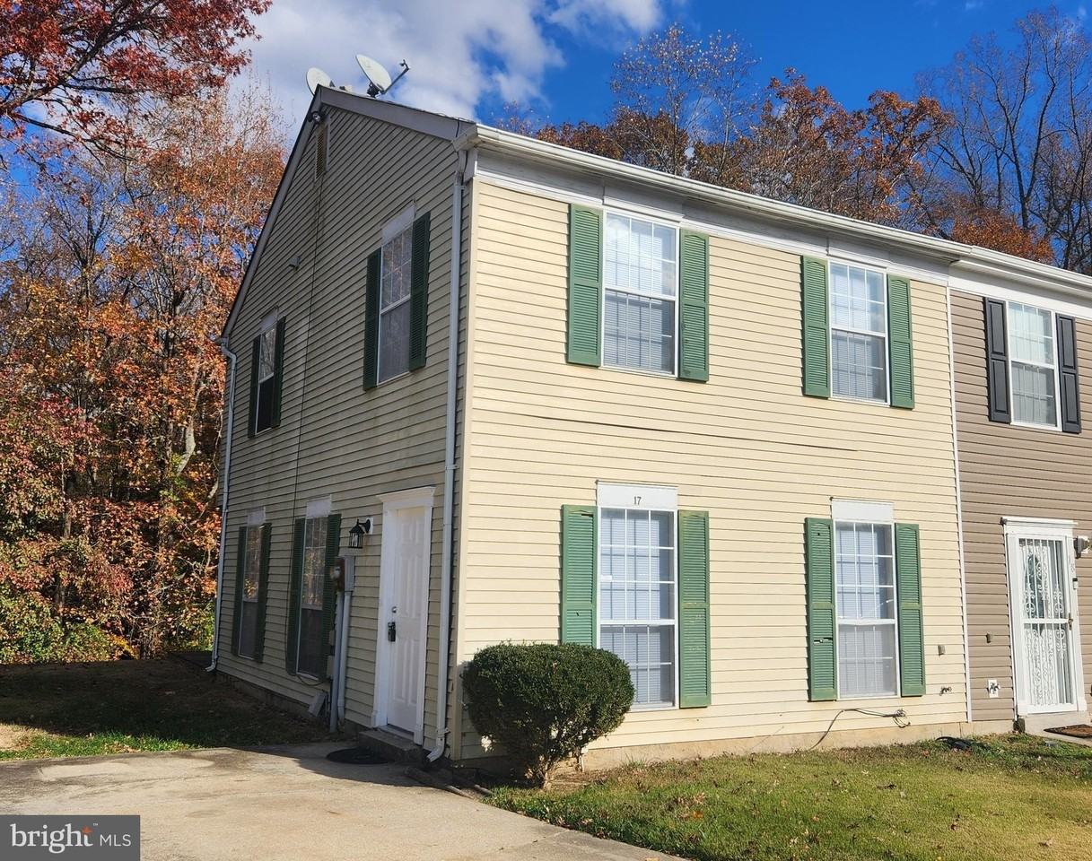 17 Sandra Ct - Photo 2 of 30