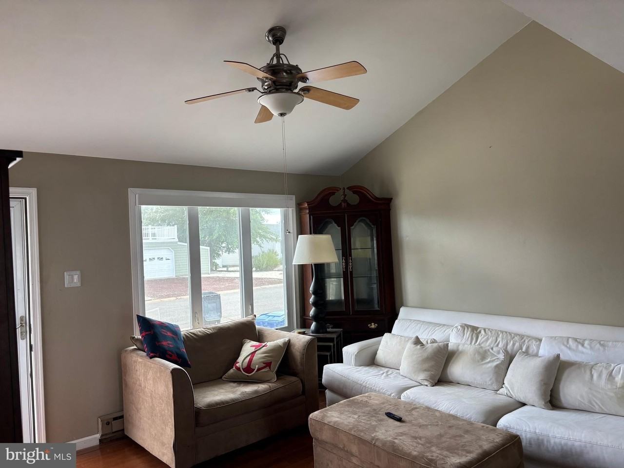 156 Rodman Dr - Photo 4 of 21