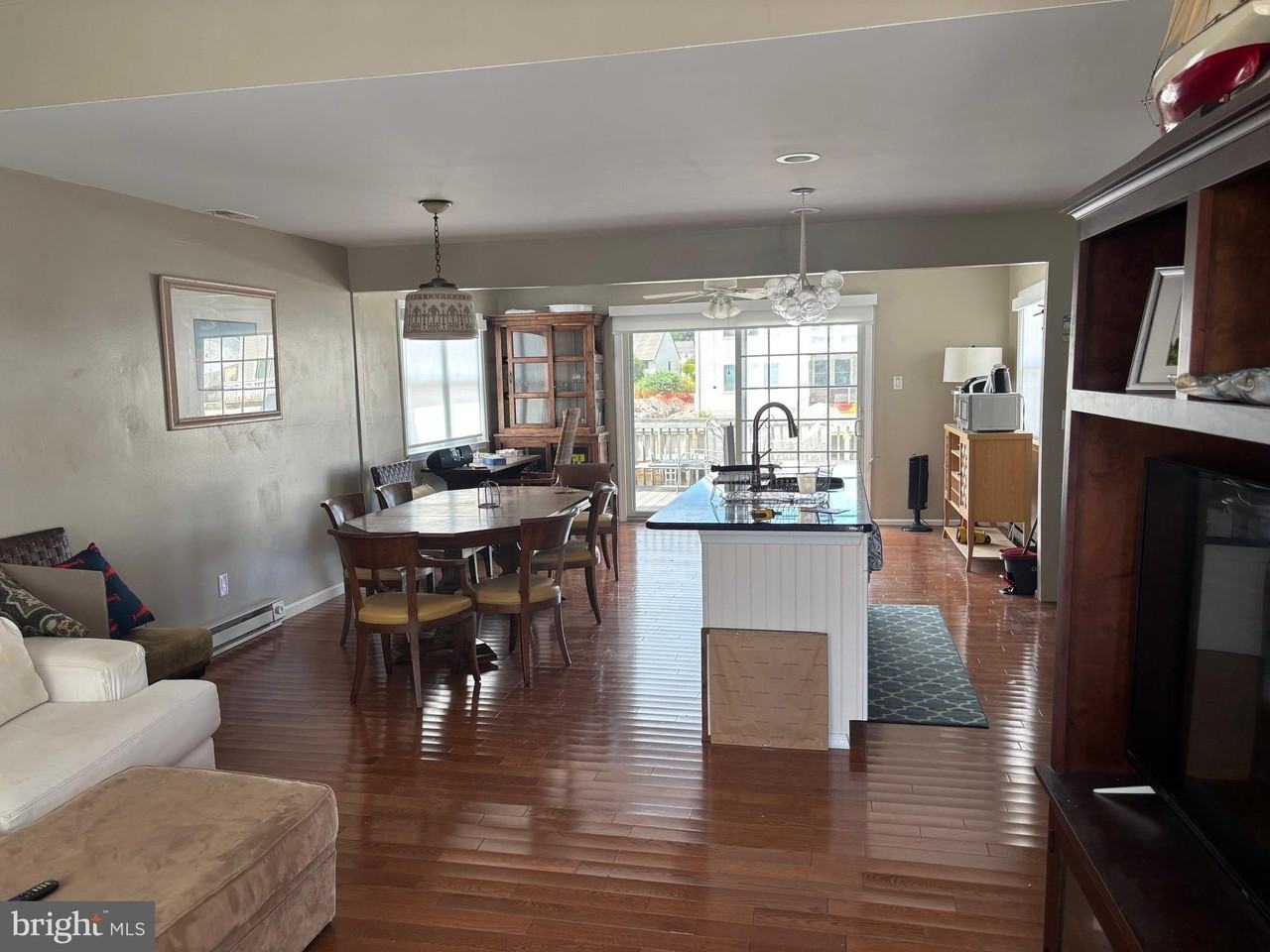 156 Rodman Dr - Photo 6 of 21