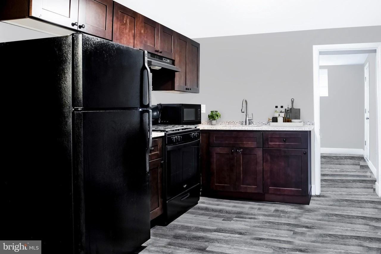 2348 Moore St - Photo 2 of 27