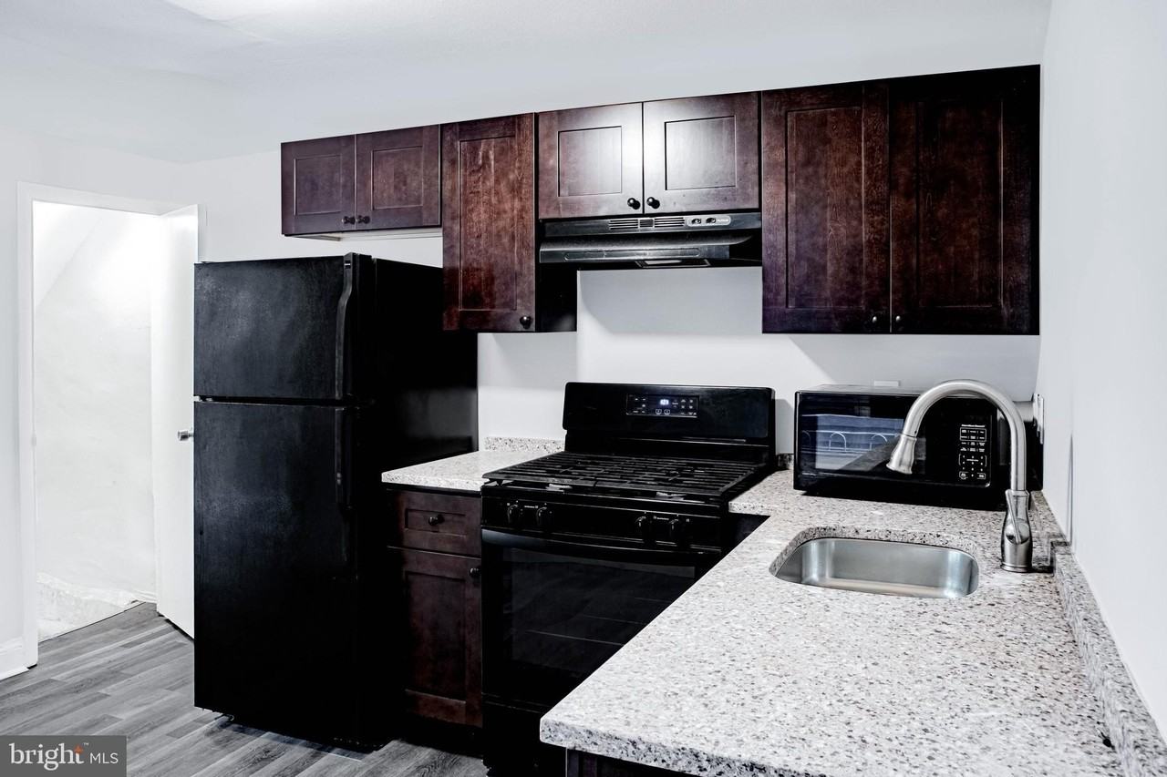 2348 Moore St - Photo 4 of 27