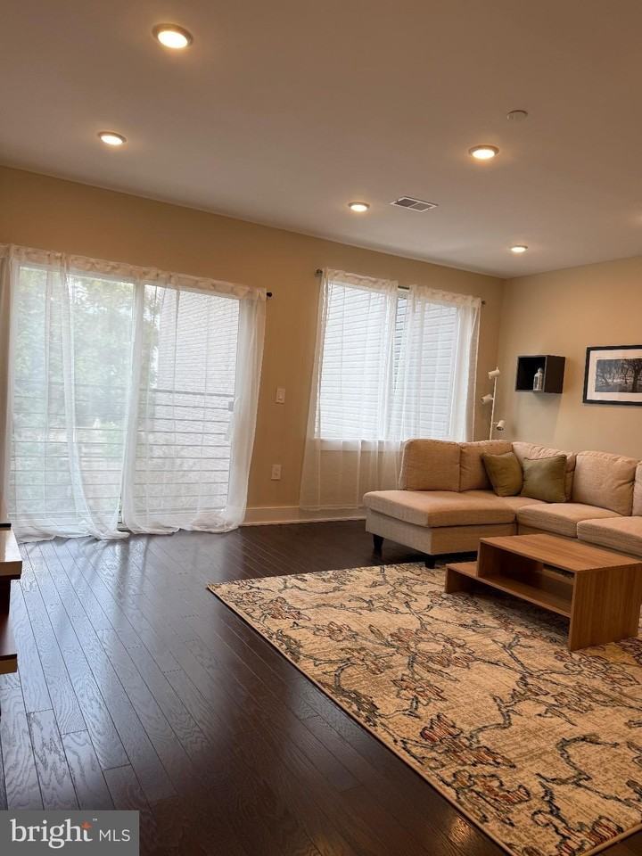 1651 E Eyre St Unit 2 #2 - Photo 5 of 44