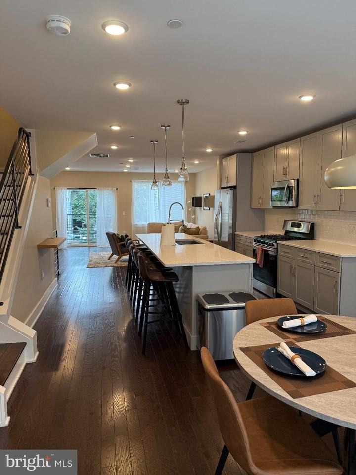 1651 E Eyre St Unit 2 #2 - Photo 7 of 44