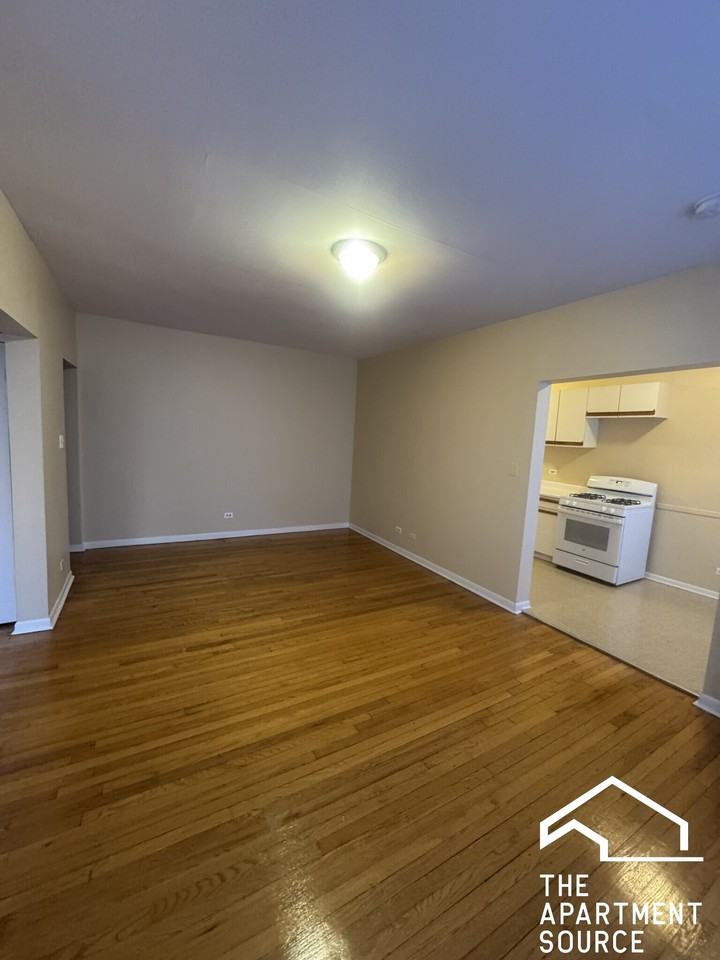 7726 N Marshfield Ave #1D - Photo 2 of 8