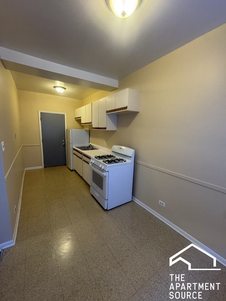 7726 N Marshfield Ave #1D - Photo 3 of 8