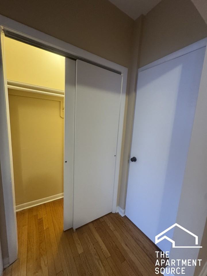 7726 N Marshfield Ave #1D - Photo 4 of 8