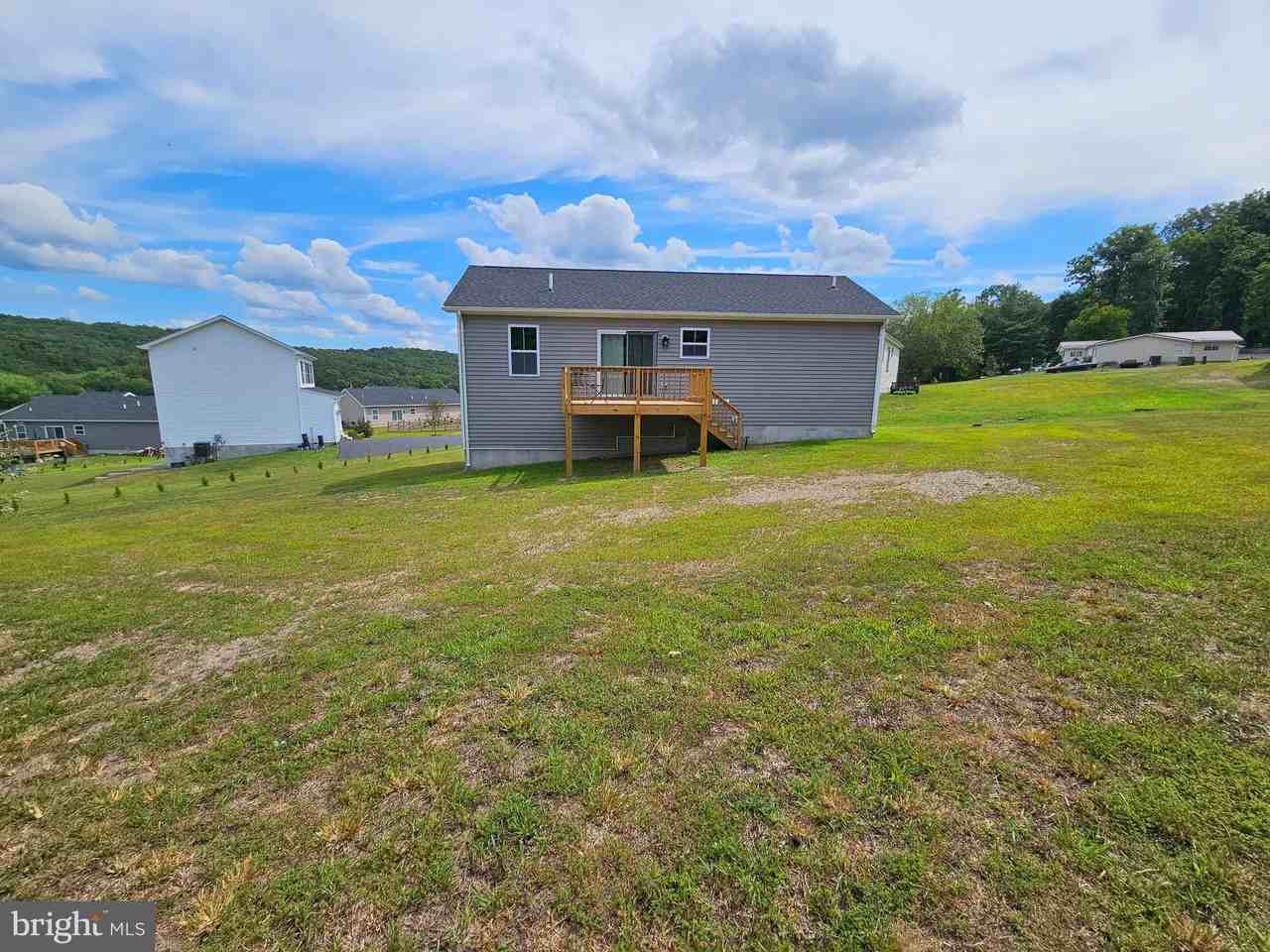 47 Bobbi Ct - Photo 3 of 22