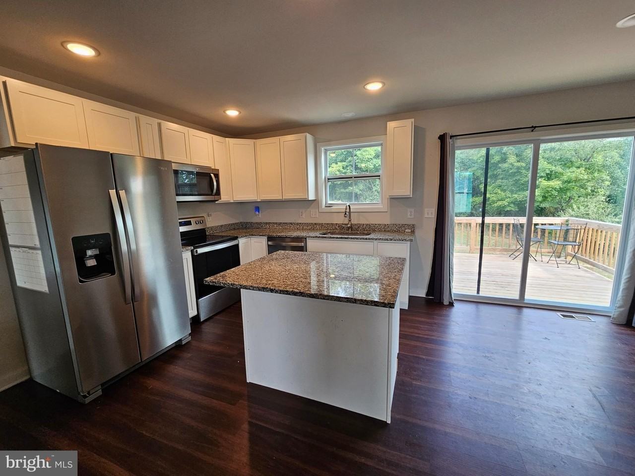 47 Bobbi Ct - Photo 6 of 22