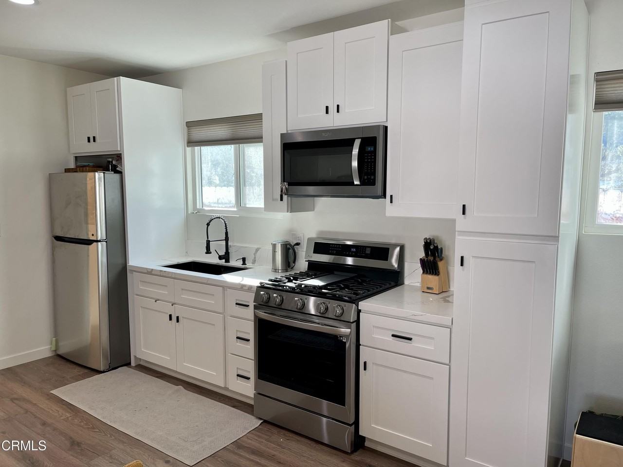 8882 North Ventura Avenue - Photo 3 of 10