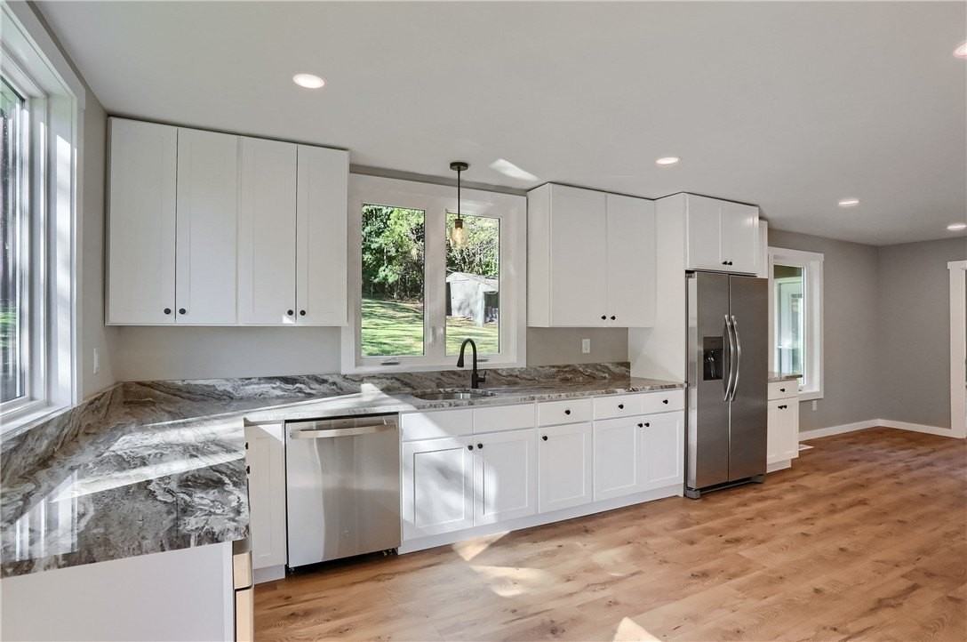 9755 Grosick Rd - Photo 4 of 22