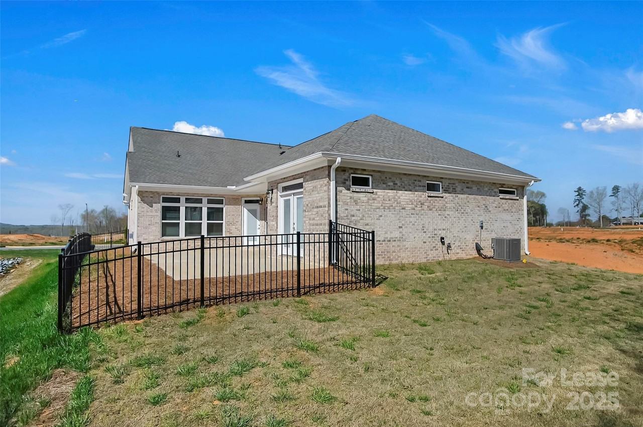 3054 Constitution Ln - Photo 5 of 35