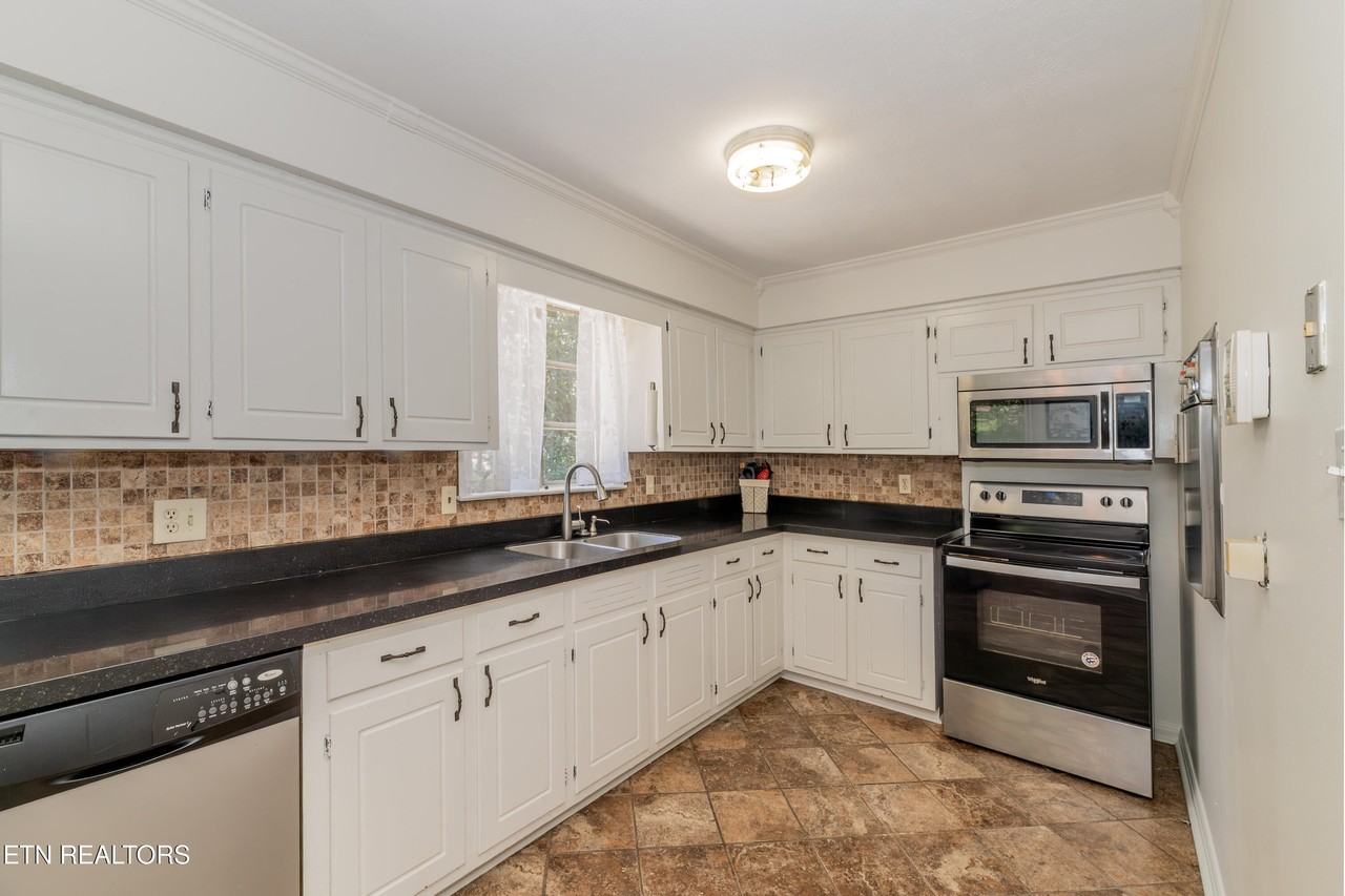 1112 Dogwood Dr - Photo 2 of 5