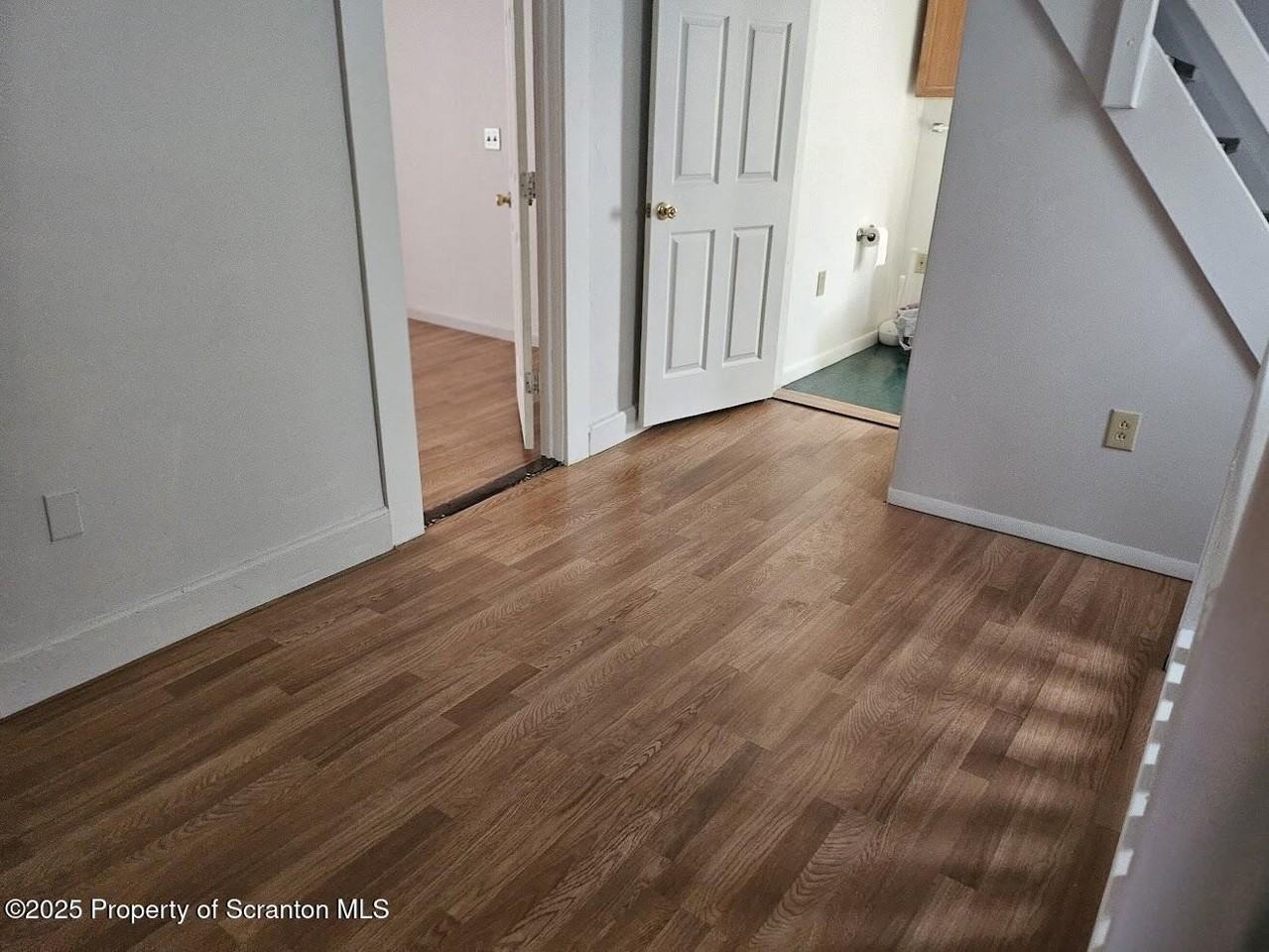 1505 Sloan St - Photo 7 of 12