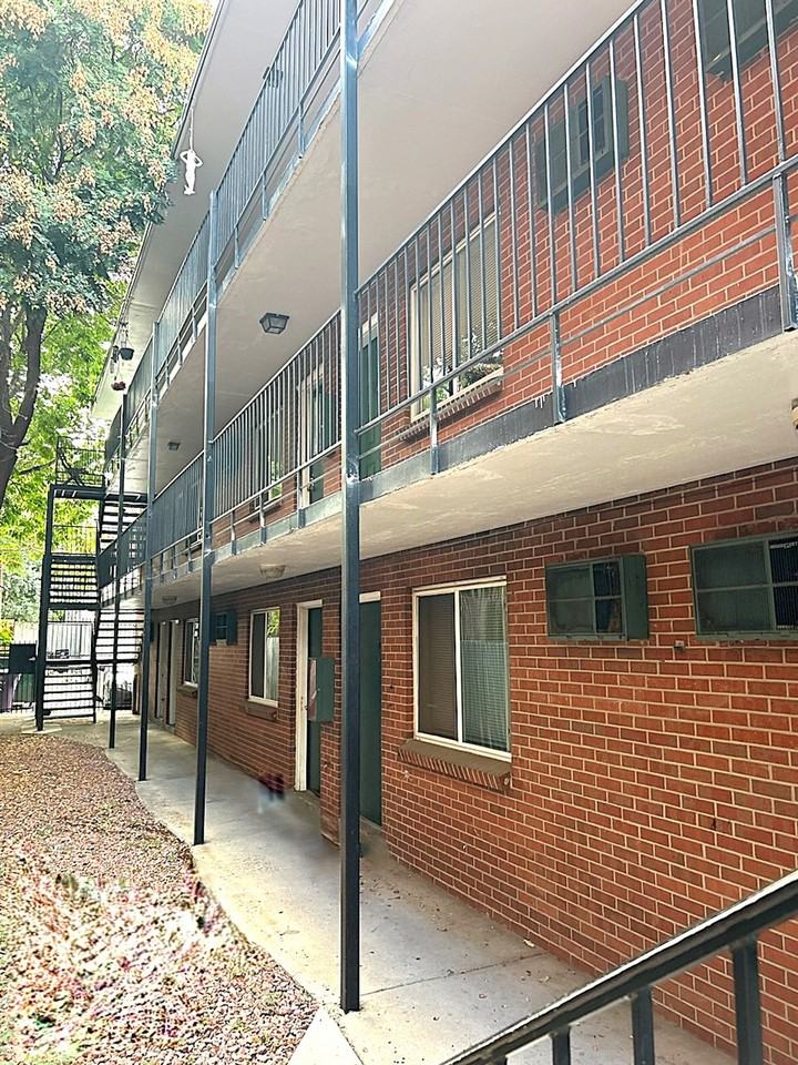 1455 N High St St Charles Apartments - Photo 2 of 4