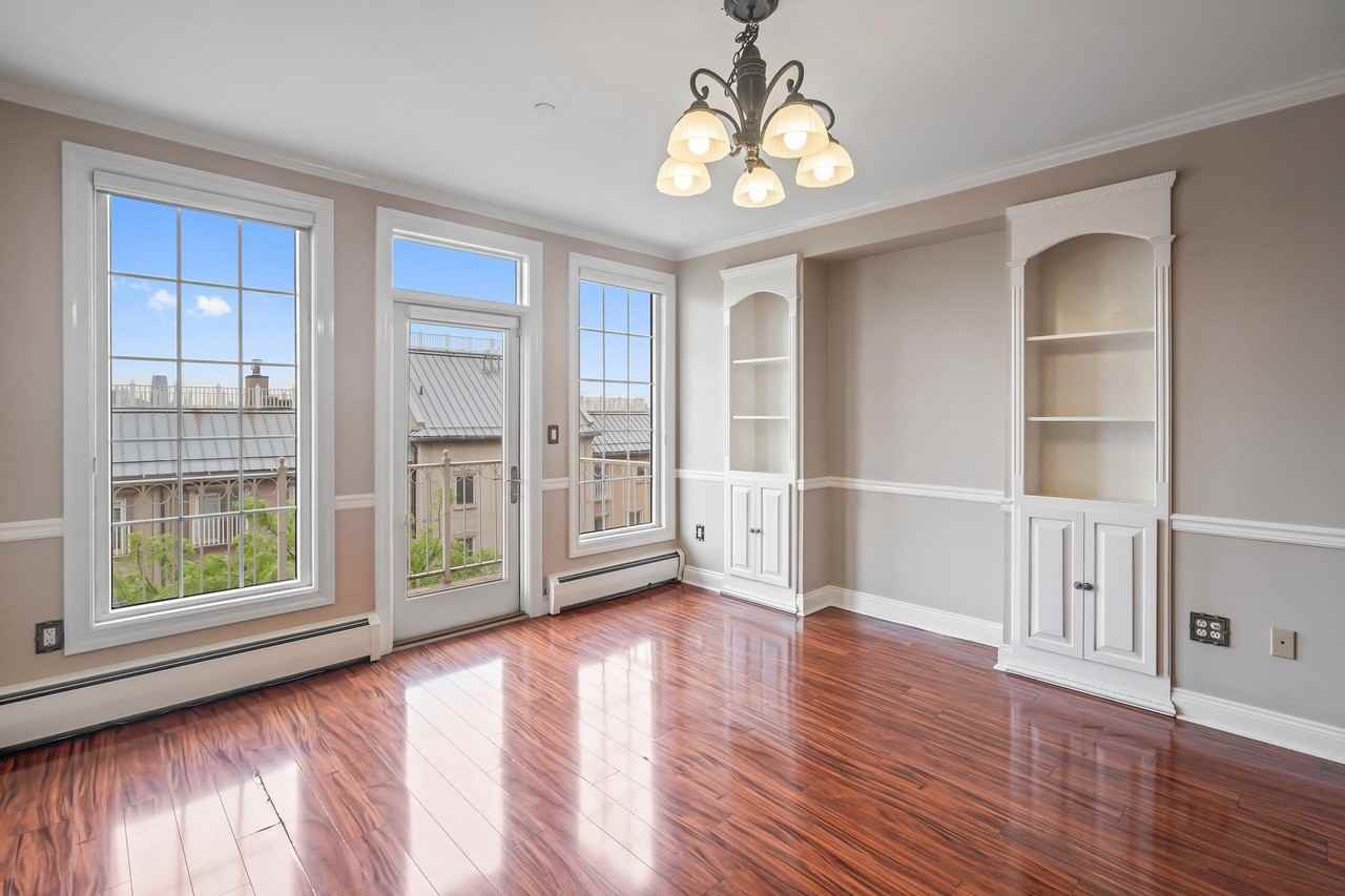 207 West Shearwater Court - Photo 2 of 33