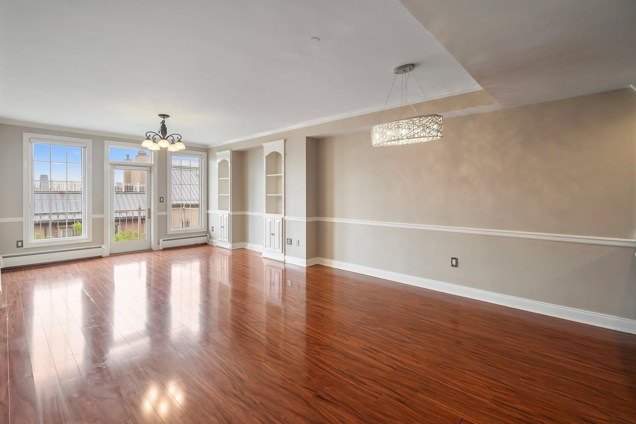 207 West Shearwater Court - Photo 3 of 33