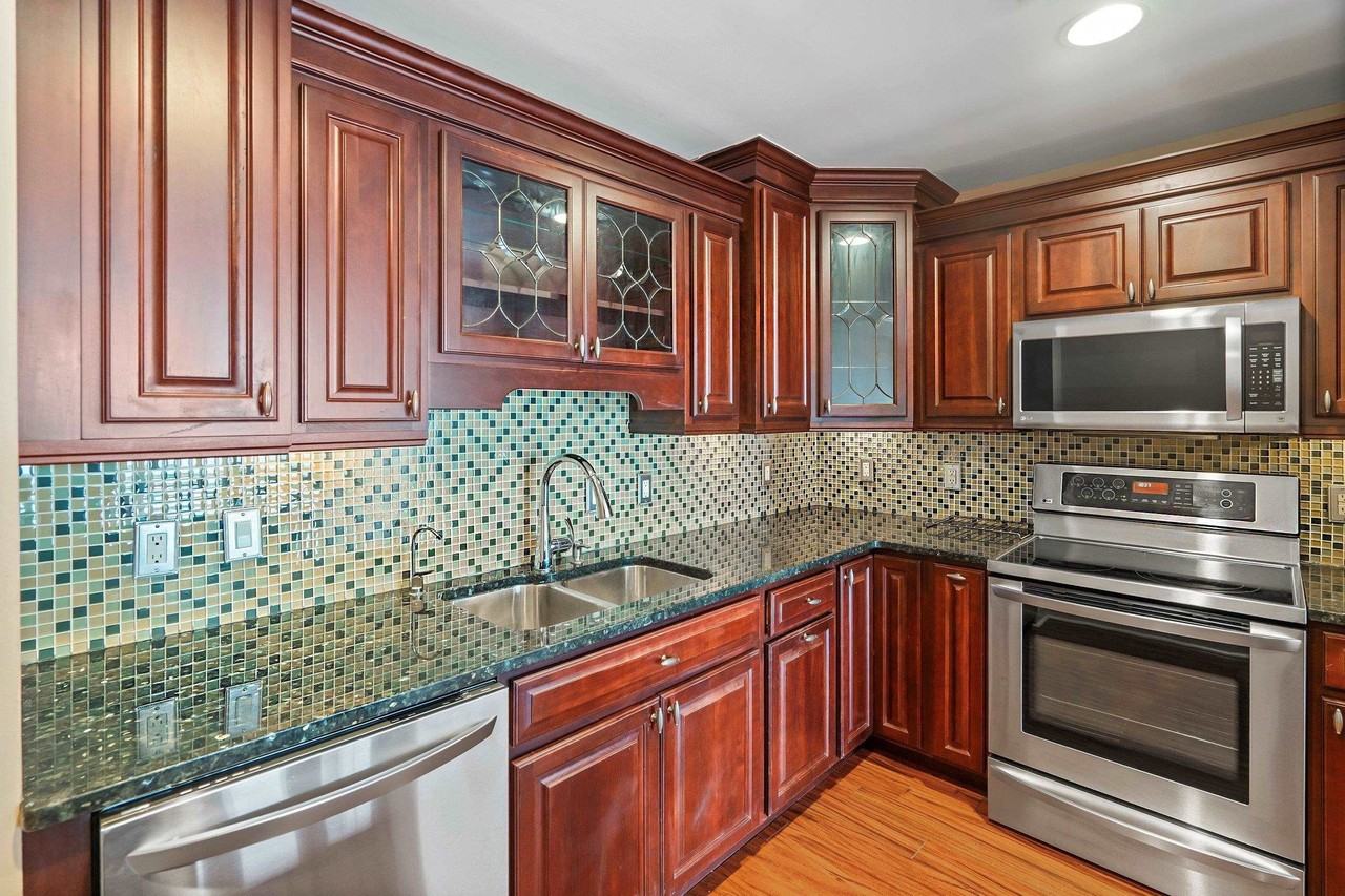 207 West Shearwater Court - Photo 5 of 33