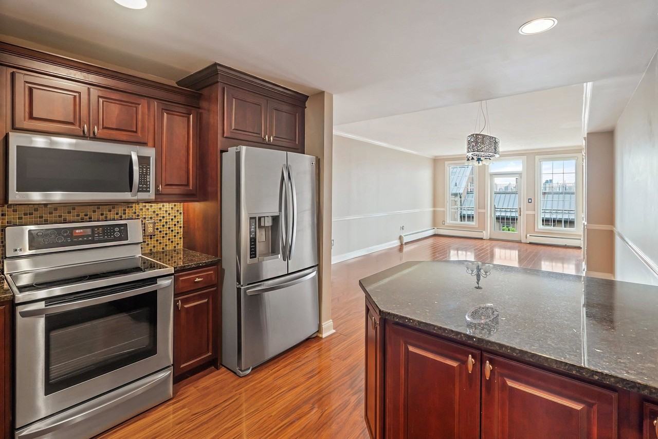 207 West Shearwater Court - Photo 6 of 33