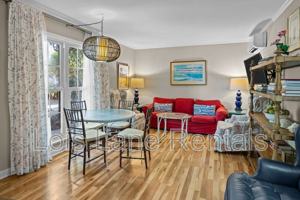 featured image of 874 Colony Dr