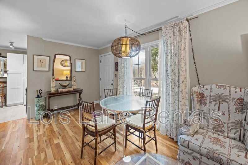 874 Colony Dr - Photo 2 of 20