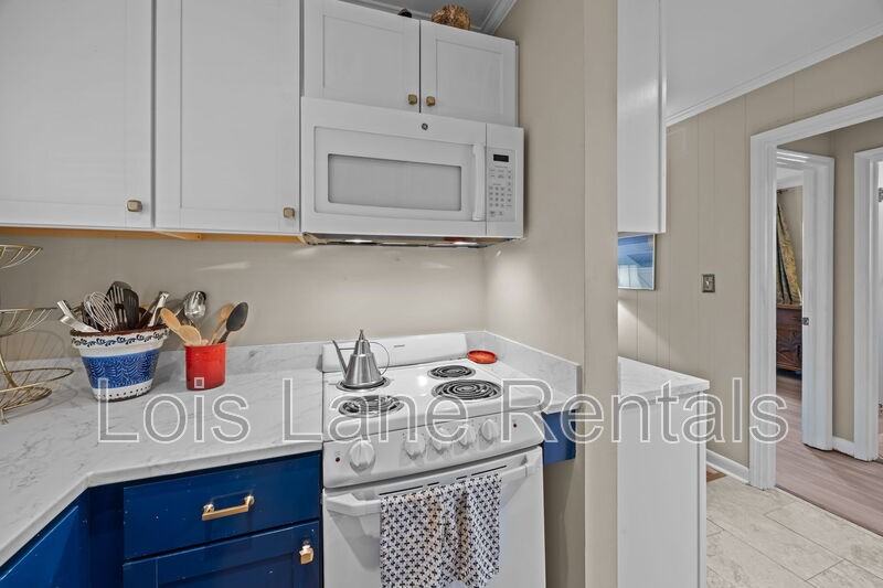 874 Colony Dr - Photo 5 of 20