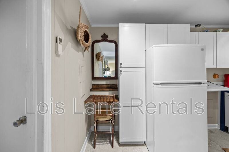 874 Colony Dr - Photo 7 of 20