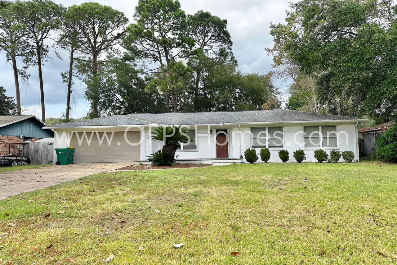 309 Pontevedra Ln - Photo 2 of 32