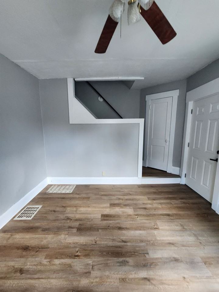 1104 Oak Ave Nw - Photo 4 of 5