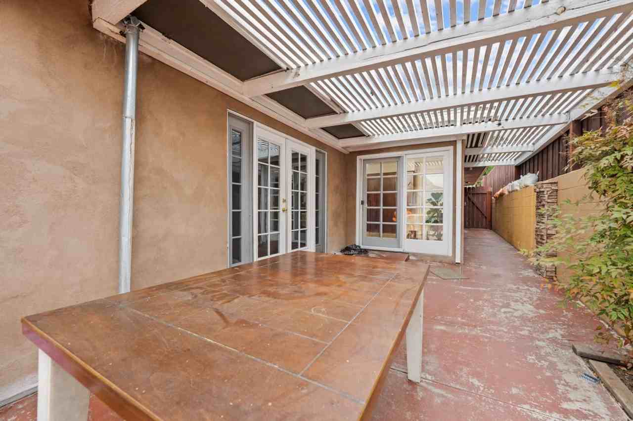 4840 College Ave - Photo 5 of 25