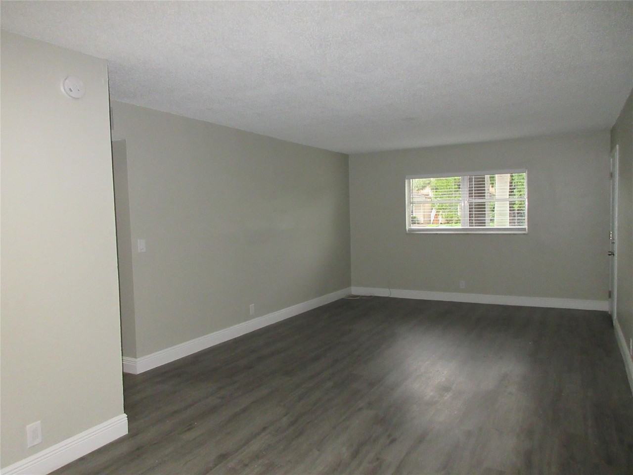 4280 Woodside Drive - Photo 4 of 15