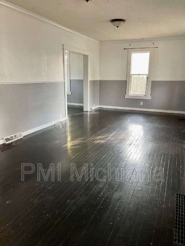846 S 26th St - Photo 3 of 11