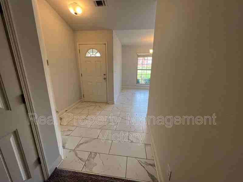 1010 Brookhaven Dr - Photo 2 of 21