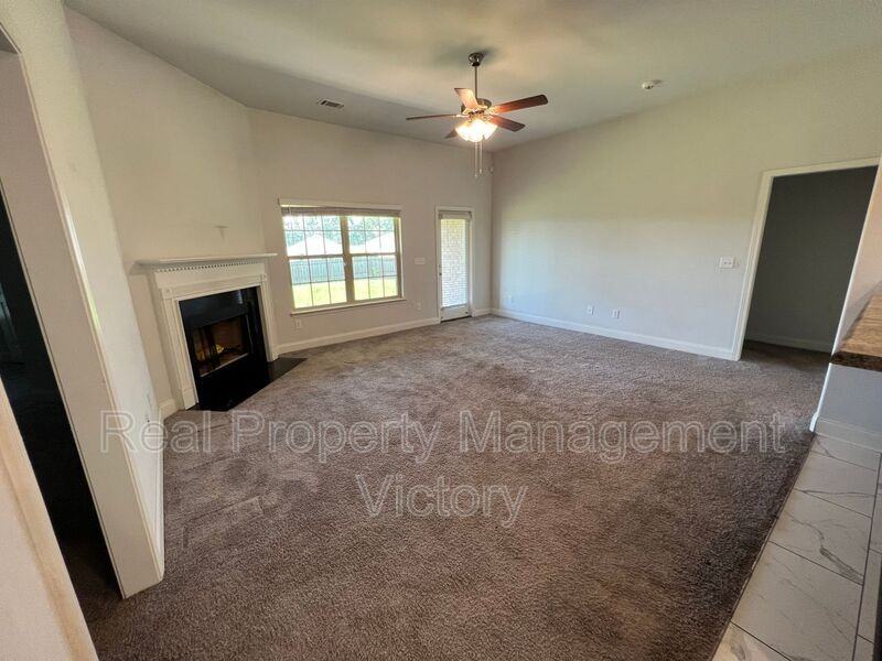 1010 Brookhaven Dr - Photo 7 of 21