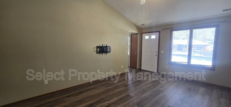 5308 Gardenview Ave - Photo 3 of 17