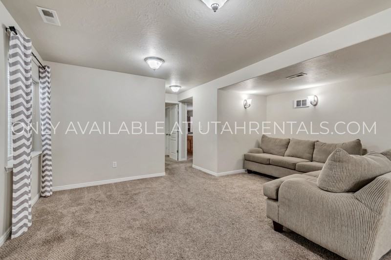 2801 S Harrow Ct Bsmt #Bsmt - Photo 4 of 26