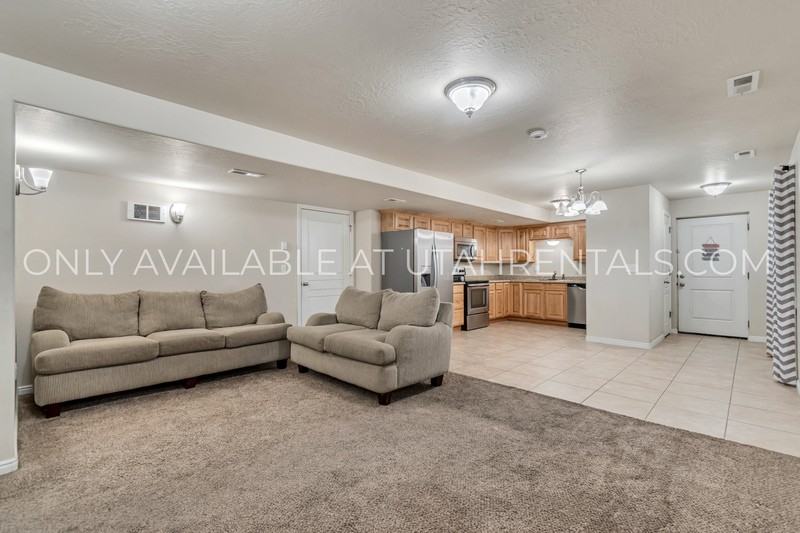 2801 S Harrow Ct Bsmt #Bsmt - Photo 5 of 26