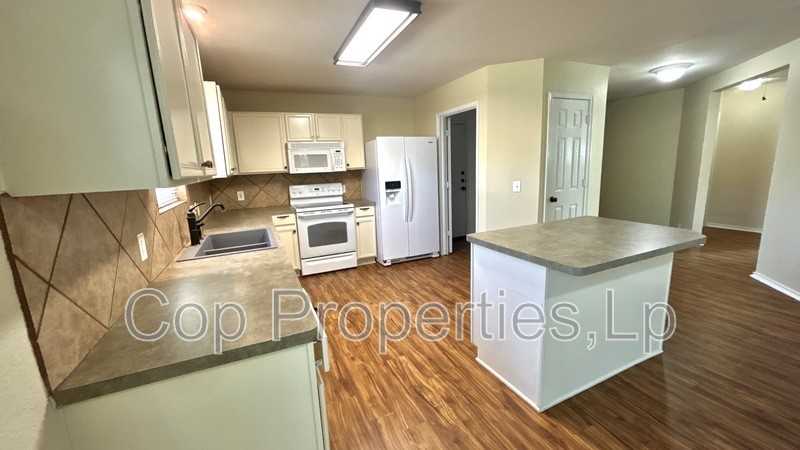 5132 Columbia Dr - Photo 4 of 26