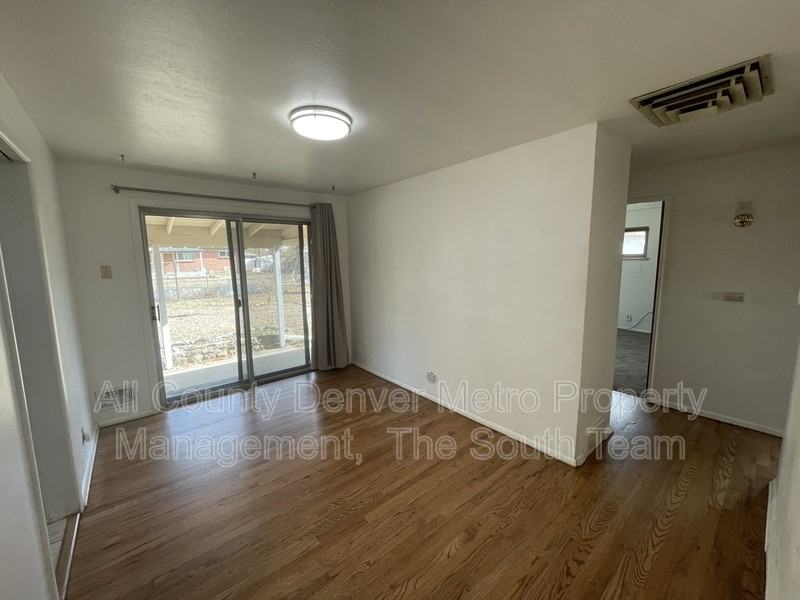 3086 Victor St - Photo 5 of 30