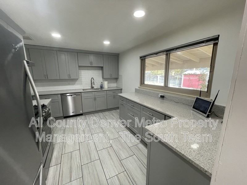 3086 Victor St - Photo 6 of 30