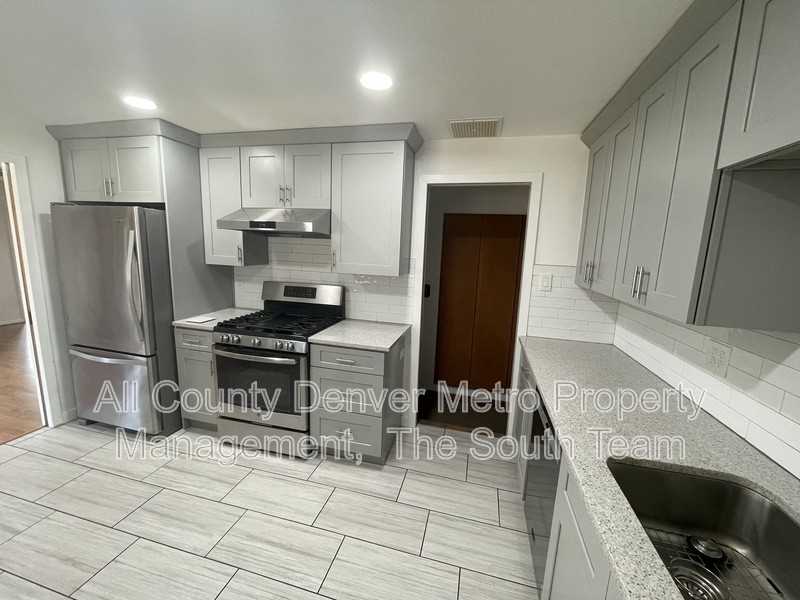 3086 Victor St - Photo 7 of 30