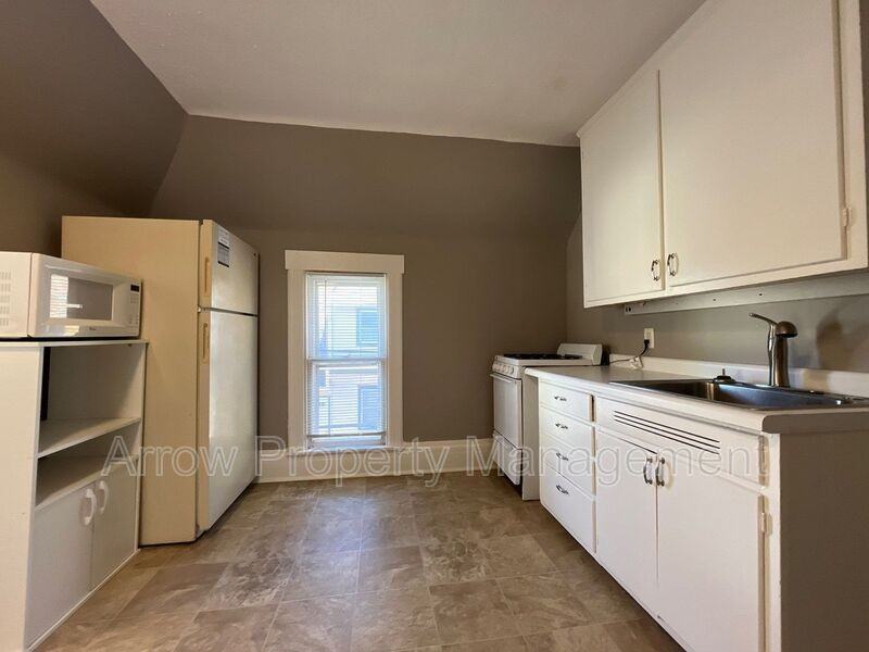 3424 S St #2 - Photo 3 of 11