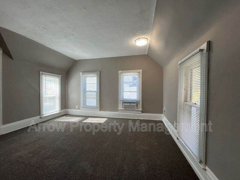 3424 S St #2 - Photo 4 of 11